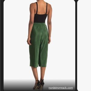 LEAVING CLOSET!! Accepting almost any offer! NWOT BCBG GREEN CULOTTE PANTS